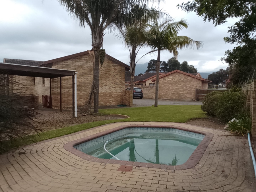 To Let 3 Bedroom Property for Rent in Loerie Park Western Cape